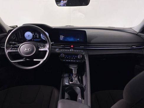 Certified 2025 Hyundai Elantra SEL FWD image 14