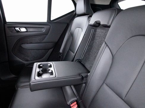 Certified 2025 Volvo XC40 B5 Plus image 30