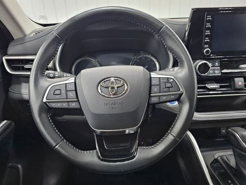Used 2021 Toyota Highlander XLE image 16
