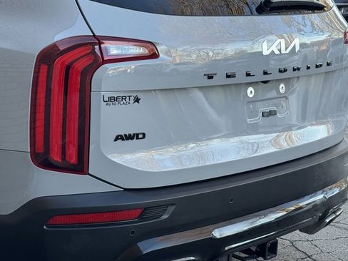 Used 2022 Kia Telluride EX w/ EX Premium Package image 22