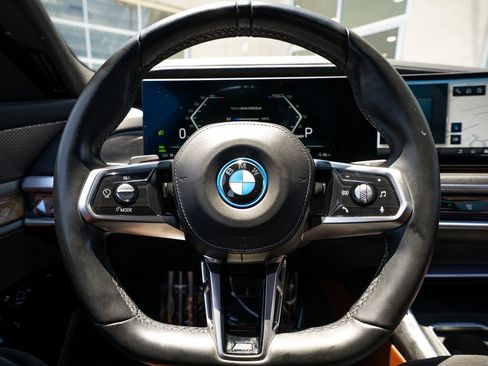 Used 2023 BMW i7 xDrive60 AWD/4WD image 32