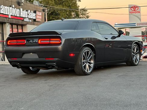 Used 2022 Dodge Challenger R/T w/ Plus Package image 4