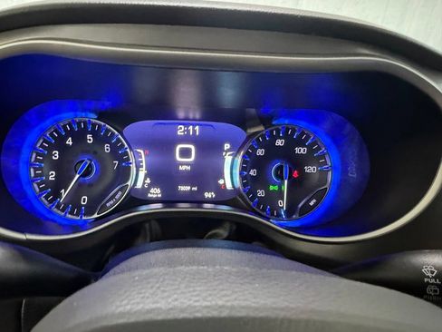 Used 2023 Chrysler Pacifica Touring-L FWD image 19
