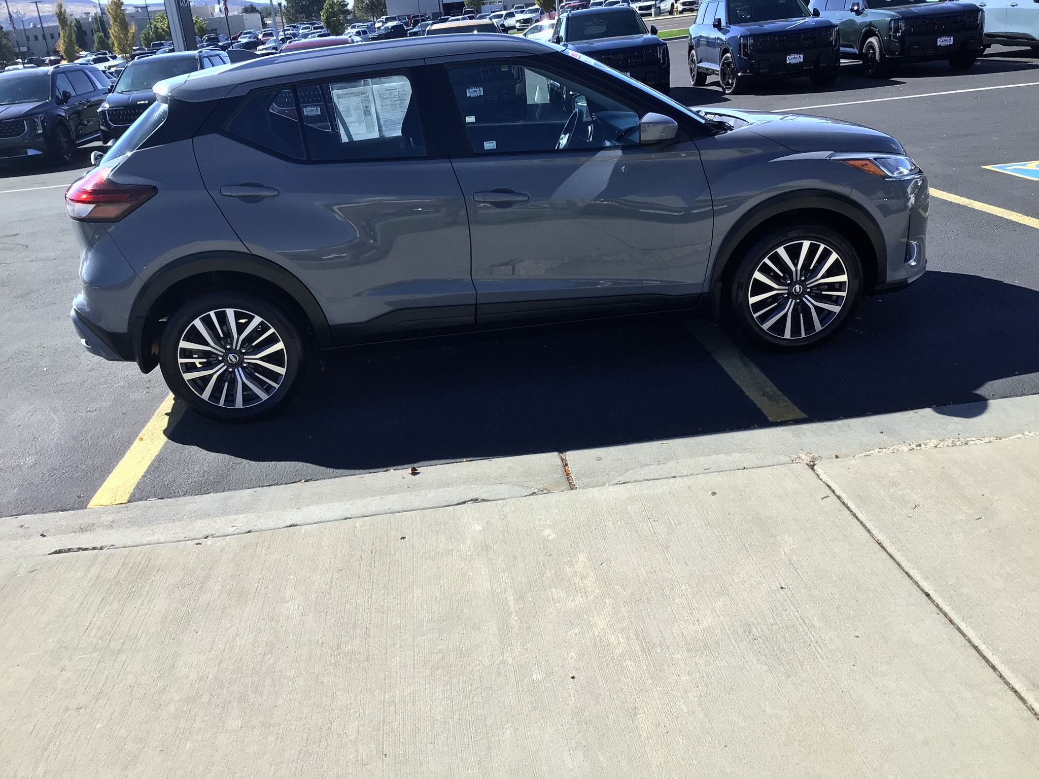 Used 2021 Nissan Kicks SV FWD image 6