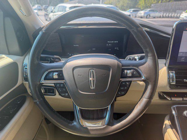 Used 2019 Lincoln Navigator Reserve AWD/4WD image 9