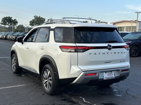 Certified 2024 Nissan Pathfinder SL image 6