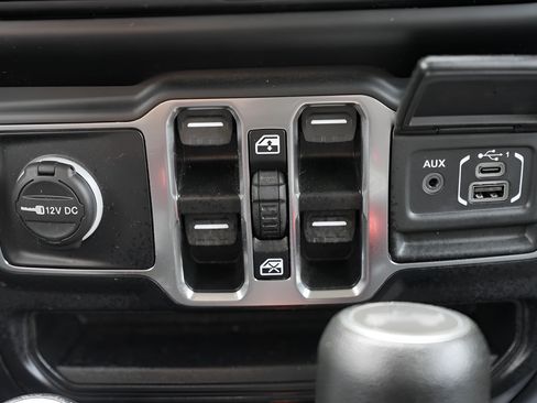 Used 2023 Jeep Wrangler Unlimited Sport AWD/4WD image 31
