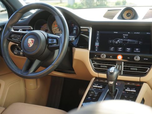 Certified 2023 Porsche Macan AWD/4WD image 15