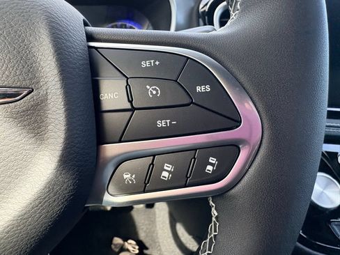 New 2026 Chrysler Pacifica Select FWD image 24