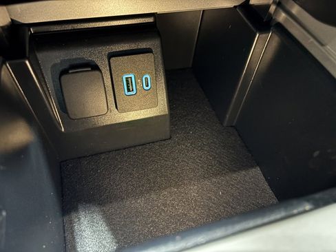 Used 2023 Ford Explorer XLT w/ Equipment Group 202A image 17