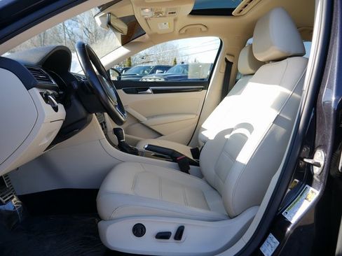 Used 2019 Volkswagen Passat 2.0T SE R-Line image 12