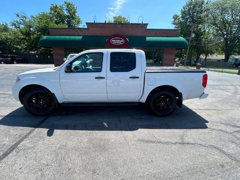 Used 2020 Nissan Frontier SV w/ Midnight Edition Floor Mats AWD/4WD image 2