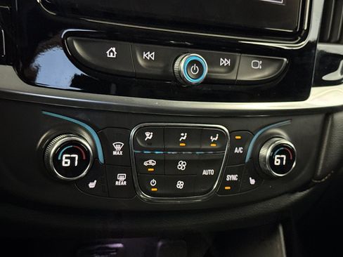 Used 2021 Chevrolet Traverse RS FWD image 19