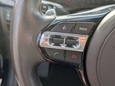 Used 2017 Kia Cadenza Limited w/ Paint Protection Package image 37