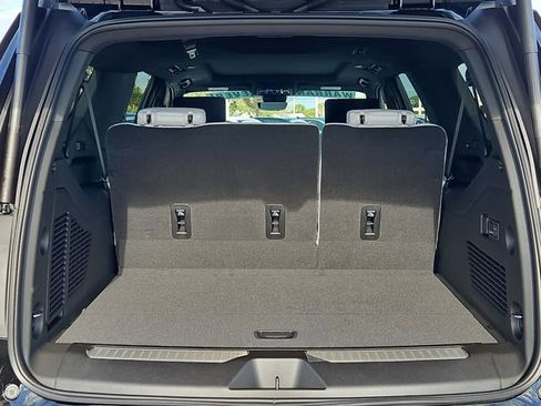 New 2026 Chevrolet Suburban Premier image 7