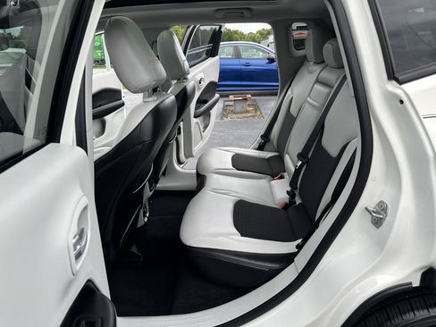 Used 2018 Jeep Compass Latitude w/ Popular Equipment Group FWD image 29