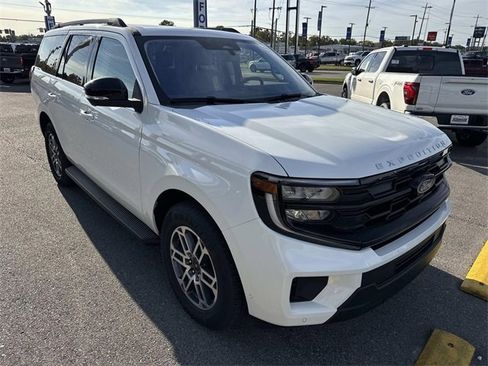 New 2025 Ford Expedition Active image 3