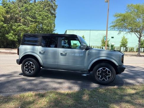 Used 2023 Ford Bronco Outer Banks AWD/4WD image 2