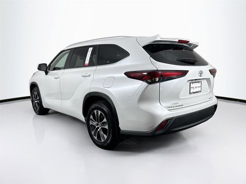 Certified 2025 Toyota Highlander XLE AWD/4WD image 13