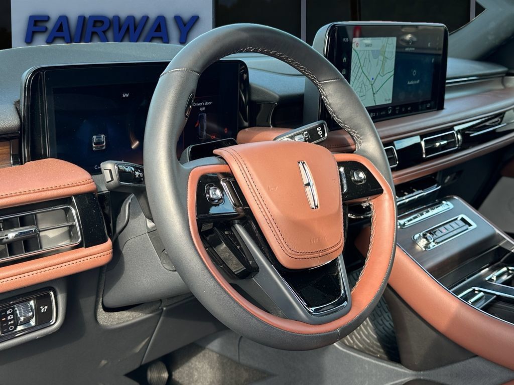 Used 2025 Lincoln Aviator Reserve w/ Equipment Group 201A AWD/4WD image 15