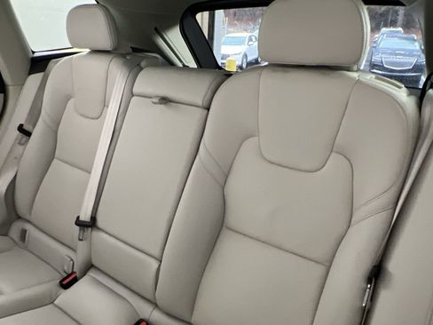 Certified 2024 Volvo XC60 B5 Plus image 24