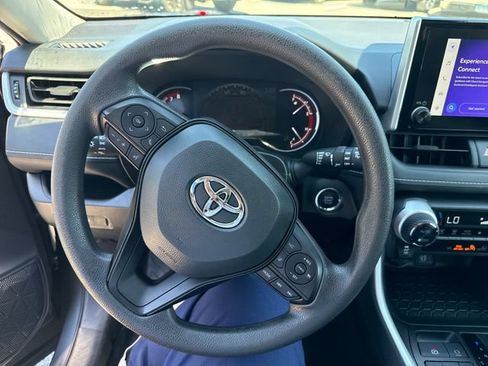 Used 2025 Toyota RAV4 XLE AWD/4WD image 18