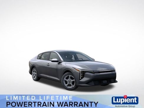 New 2025 Kia K4 LXS image 1