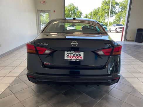 Used 2024 Nissan Altima 2.5 SV FWD image 6