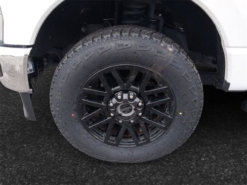 Used 2024 Ford F250 XLT image 12