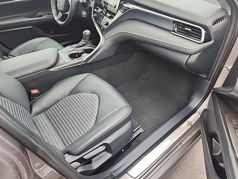 Used 2024 Toyota Camry SE image 13