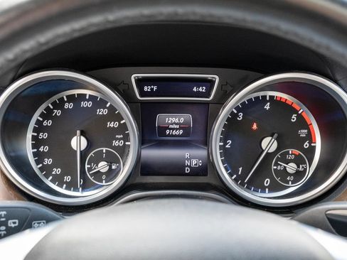 Used 2015 Mercedes-Benz GL 320 BlueTEC 4MATIC image 3