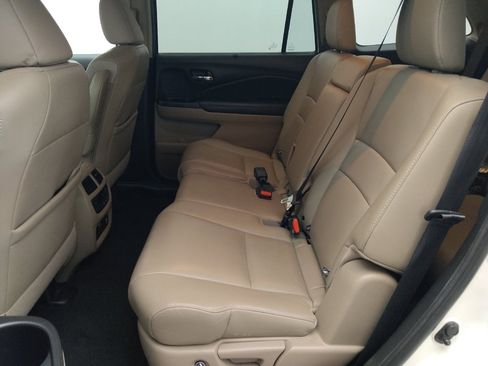Used 2019 Honda Pilot Touring image 18