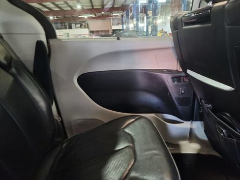 Used 2019 Chrysler Pacifica Limited FWD image 27