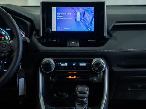 Used 2024 Toyota RAV4 LE image 17