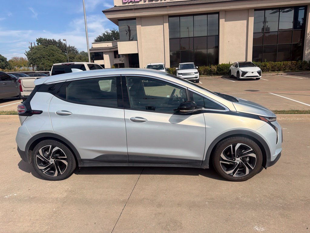 Used 2022 Chevrolet Bolt LT w/ Infotainment Package FWD image 11