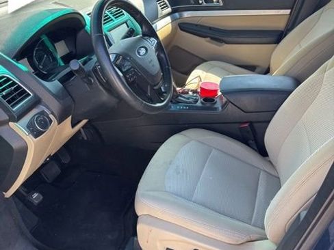 Used 2016 Ford Explorer XLT w/ Equipment Group 201A image 3