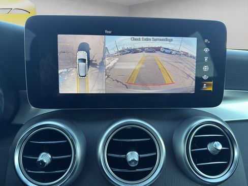 Used 2021 Mercedes-Benz GLC 300 4MATIC image 16