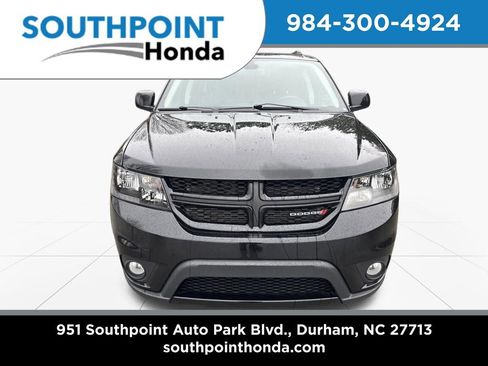 Used 2019 Dodge Journey SE w/ Blacktop Package image 2