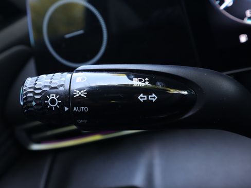 Used 2024 Hyundai Elantra Limited image 21