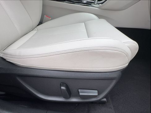 Used 2024 Genesis G70 2.5T AWD/4WD image 31
