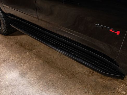 Used 2023 GMC Yukon XL AT4 image 13