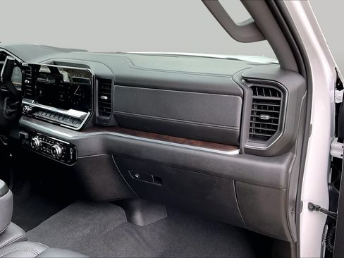 Used 2026 GMC Sierra 1500 SLT AWD/4WD image 19