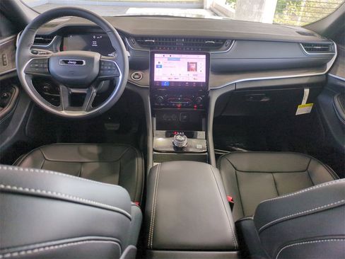 New 2025 Jeep Grand Cherokee Limited image 16