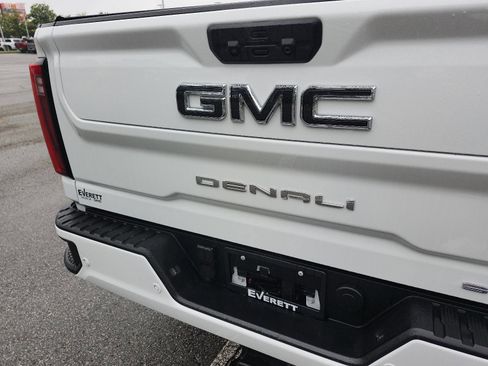 Used 2025 GMC Sierra 2500 Denali Ultimate AWD/4WD image 4