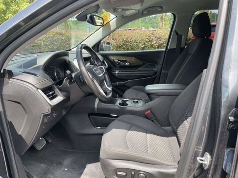 Used 2021 GMC Terrain SLE w/ Driver Convenience Package FWD image 4