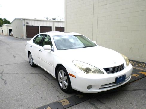 Used 2005 Lexus ES 330 image 2