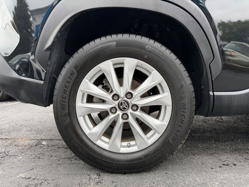 Used 2022 Toyota Corolla Cross LE image 30