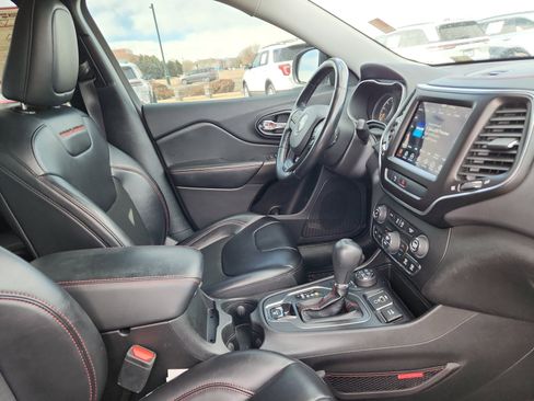 Used 2020 Jeep Cherokee Trailhawk w/ Cold Weather Group image 19
