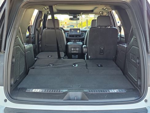 Used 2022 GMC Yukon AT4 image 8