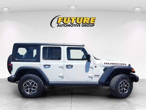 Used 2024 Jeep Wrangler Unlimited Rubicon AWD/4WD image 3